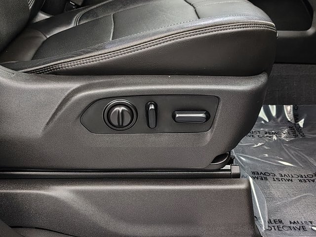 Used 2019 Chevrolet Silverado 1500 High Country w/ Technology Package AWD/4WD image 32