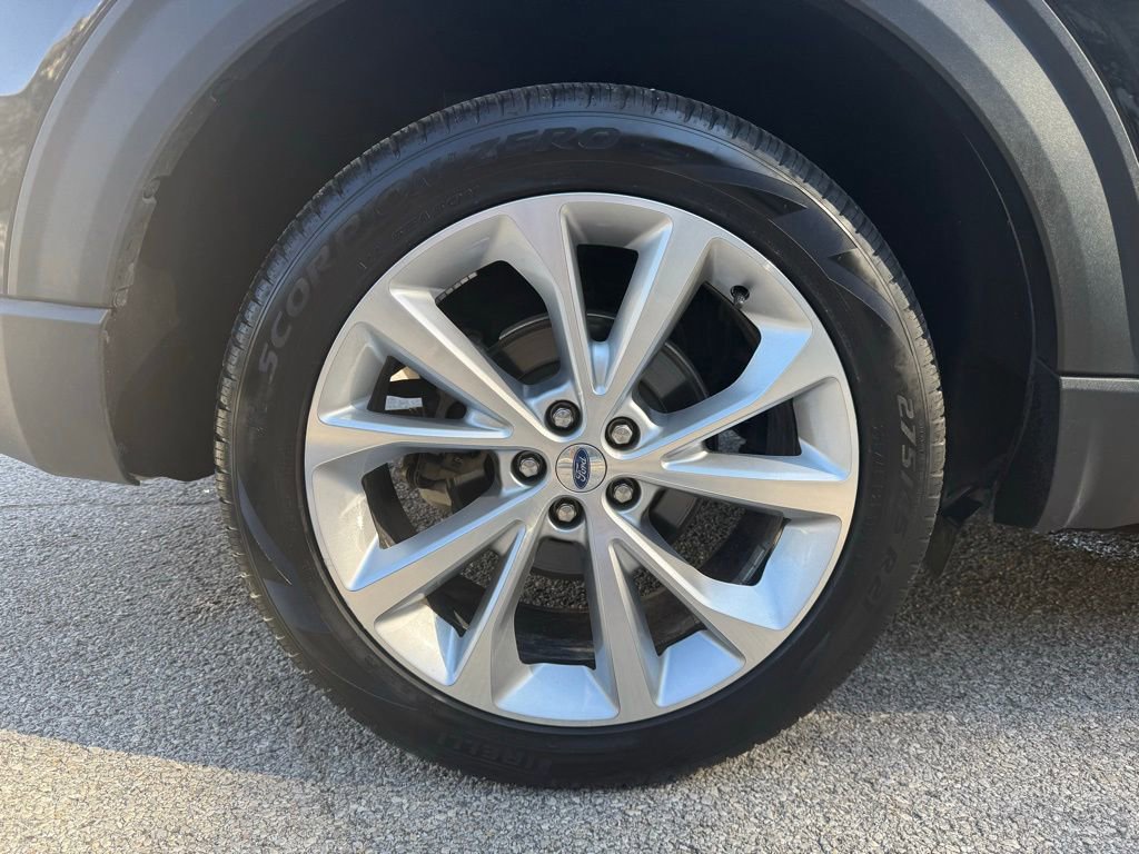 Certified 2022 Ford Explorer Platinum w/ Equipment Group 601A image 28