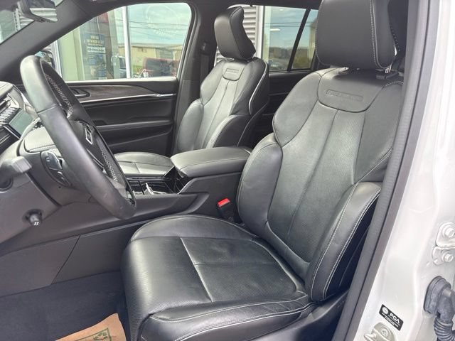 Used 2023 Jeep Grand Cherokee Overland w/ Adv Protech Group III AWD/4WD image 17