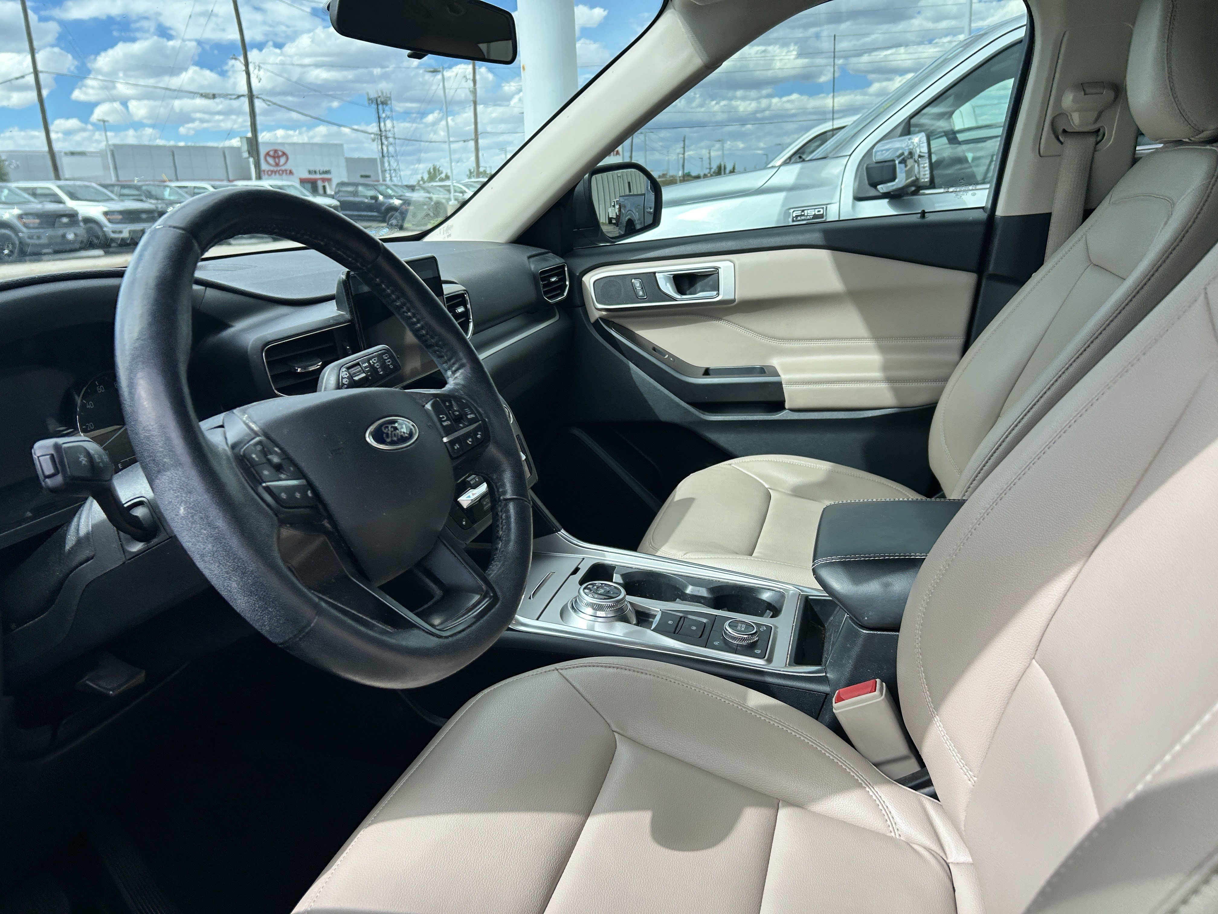 Certified 2020 Ford Explorer XLT w/ Equipment Group 202A AWD/4WD image 8