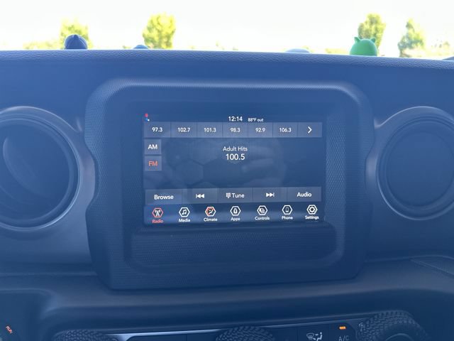 Used 2023 Jeep Gladiator Sport AWD/4WD image 17