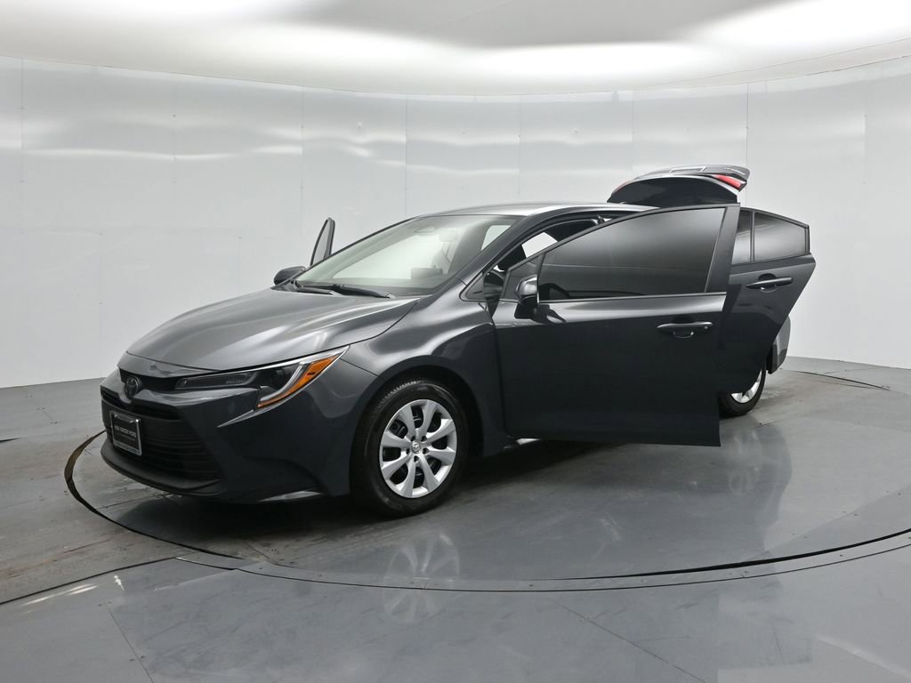 Used 2024 Toyota Corolla LE image 27