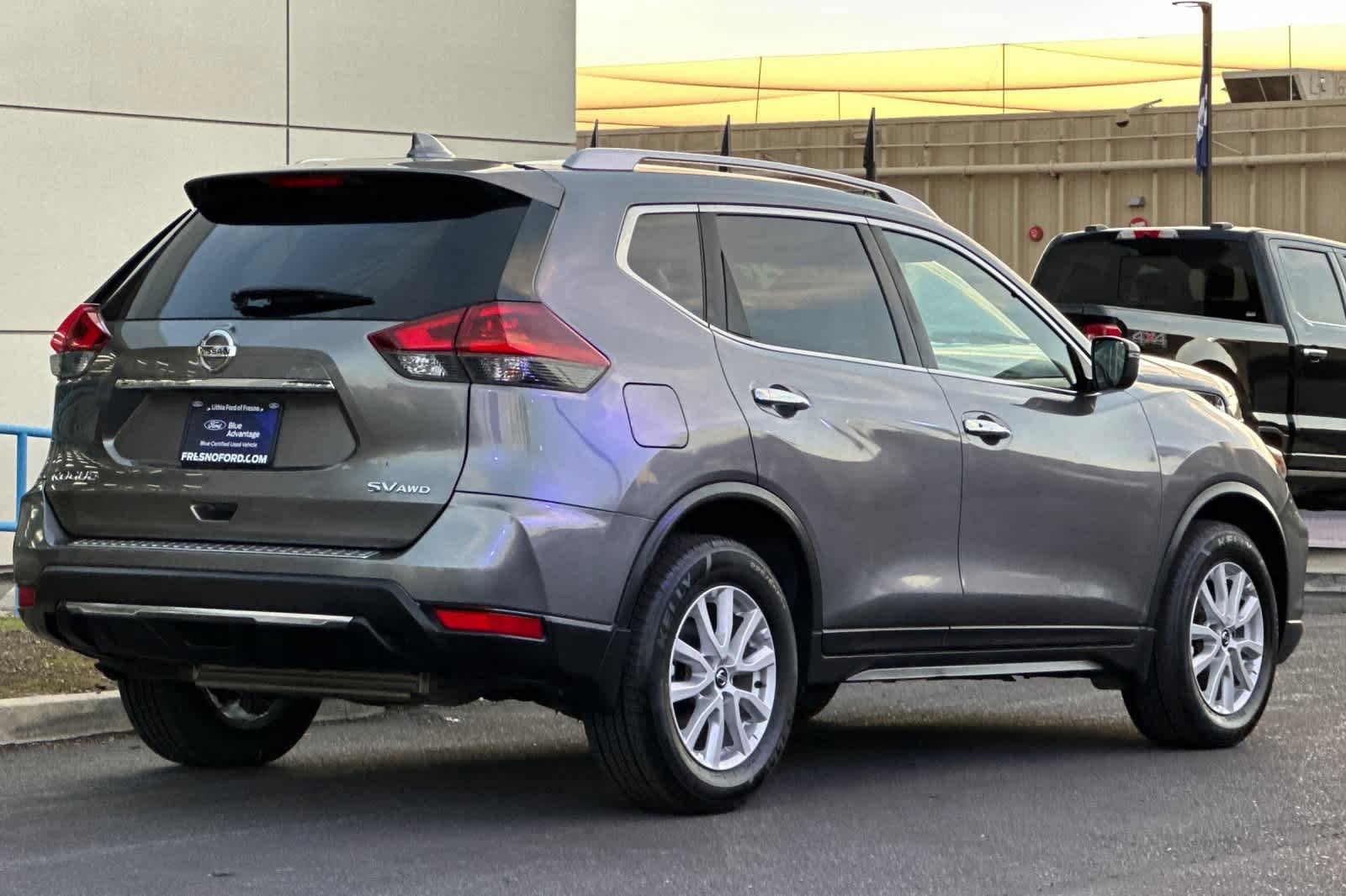 Used 2018 Nissan Rogue SV image 5