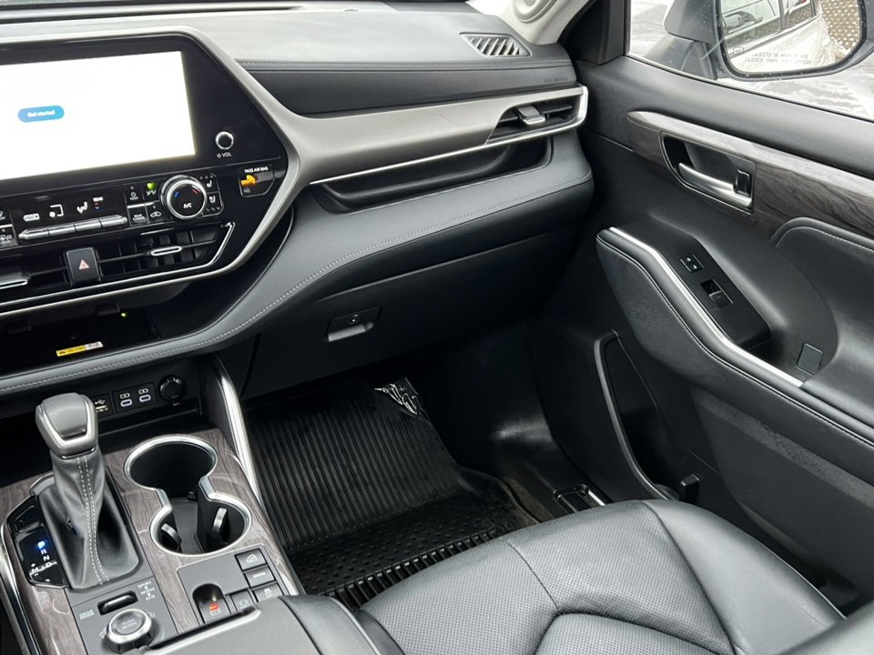 Used 2023 Toyota Highlander Limited image 36