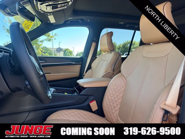 Used 2024 Jeep Grand Cherokee Summit AWD/4WD image 26