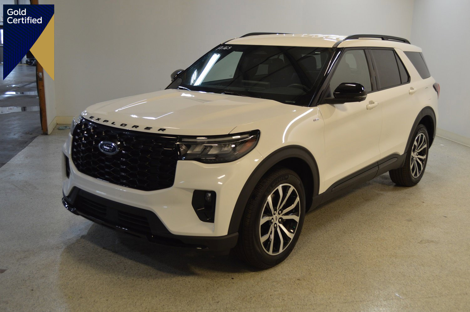 Certified 2025 Ford Explorer ST-Line image 1