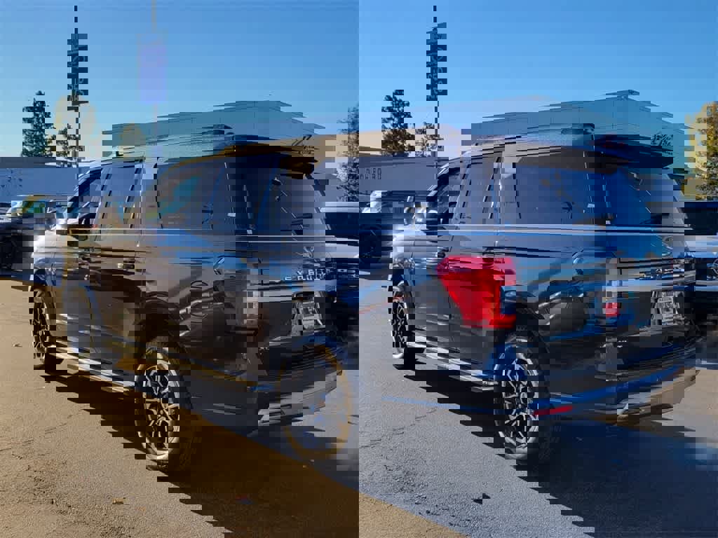 Certified 2022 Ford Expedition Max XLT image 3