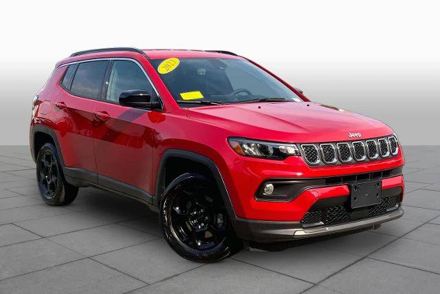 Used 2023 Jeep Compass Latitude w/ Convenience Group AWD/4WD image 3