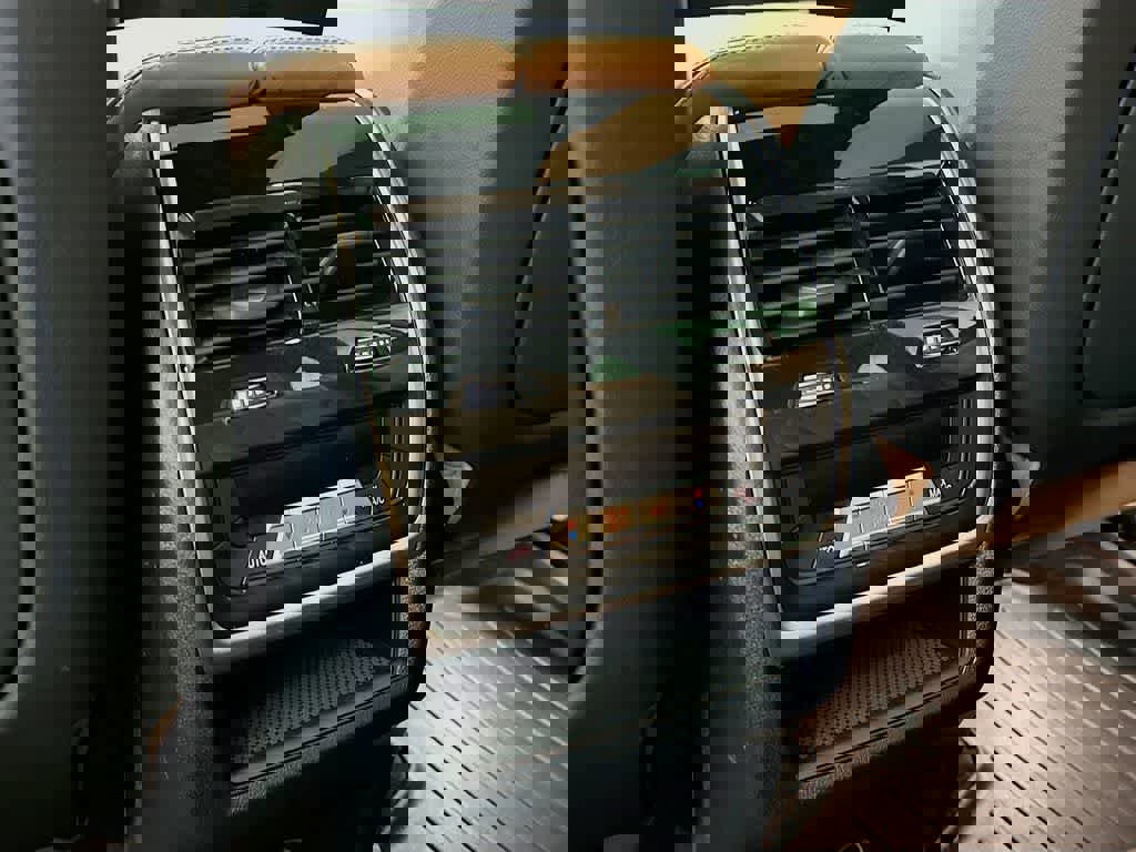 Used 2022 BMW X5 sDrive40i w/ Premium Package image 16