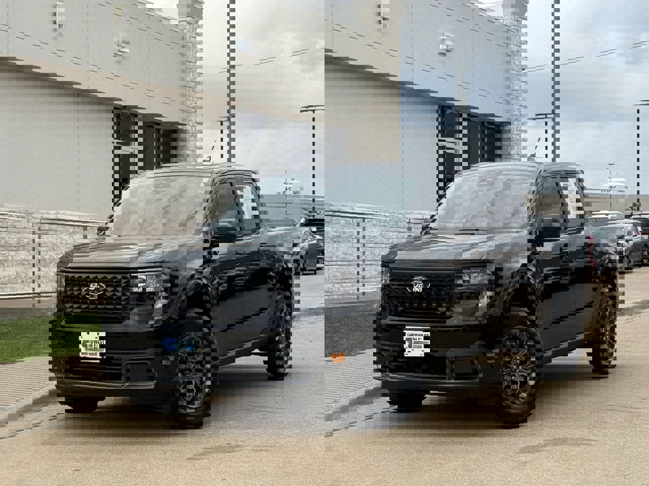 Certified 2025 Ford Maverick XLT FWD image 2