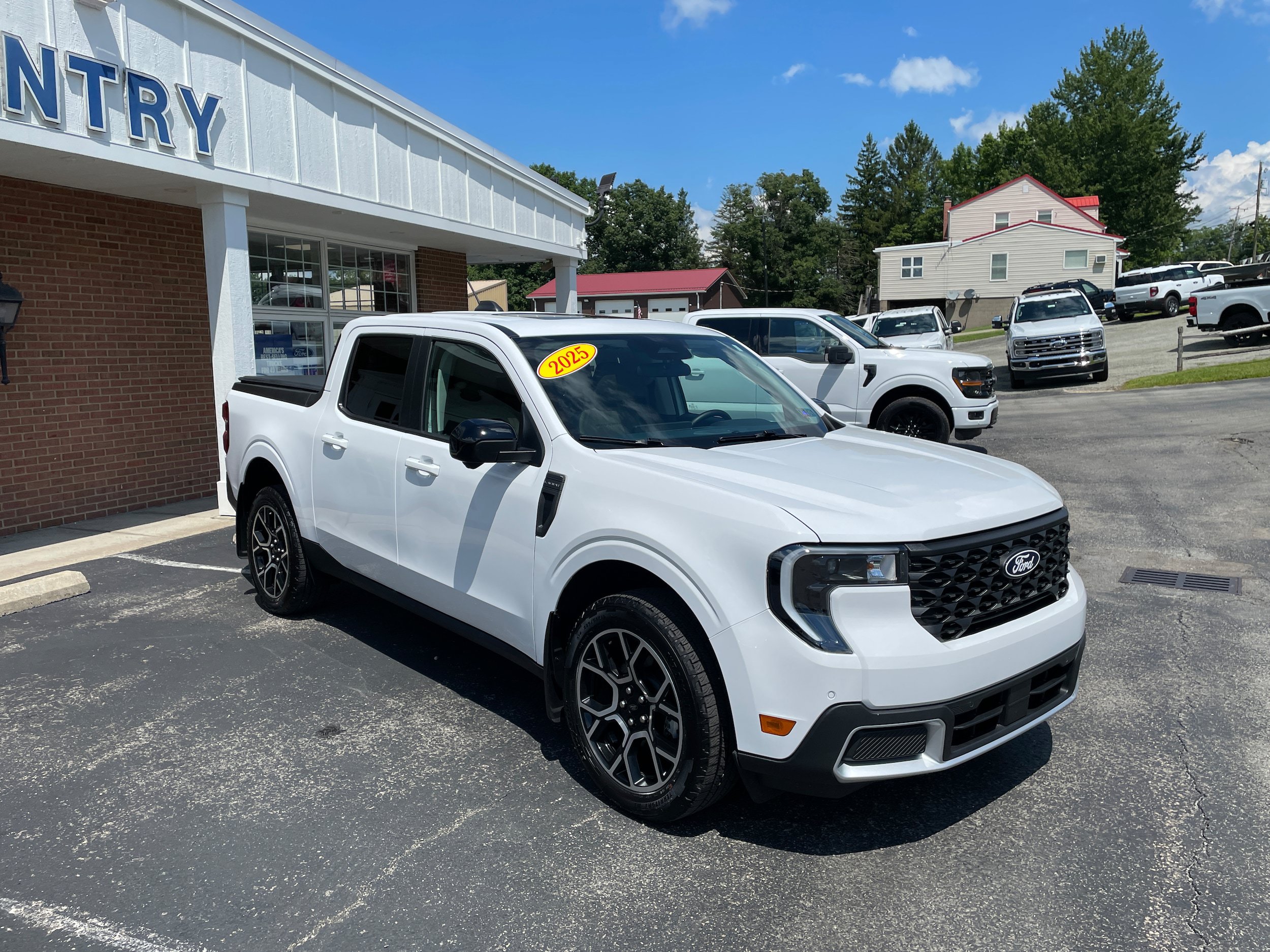 Certified 2025 Ford Maverick Lariat AWD/4WD image 3