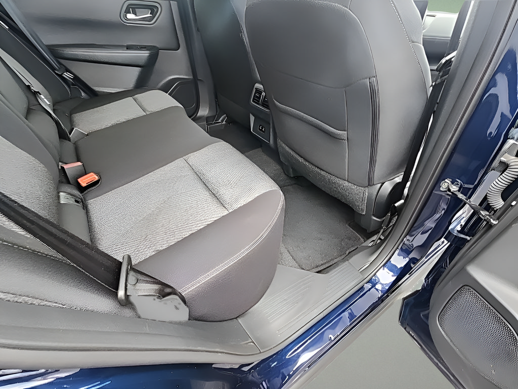 Used 2024 Nissan Rogue SV AWD/4WD image 16