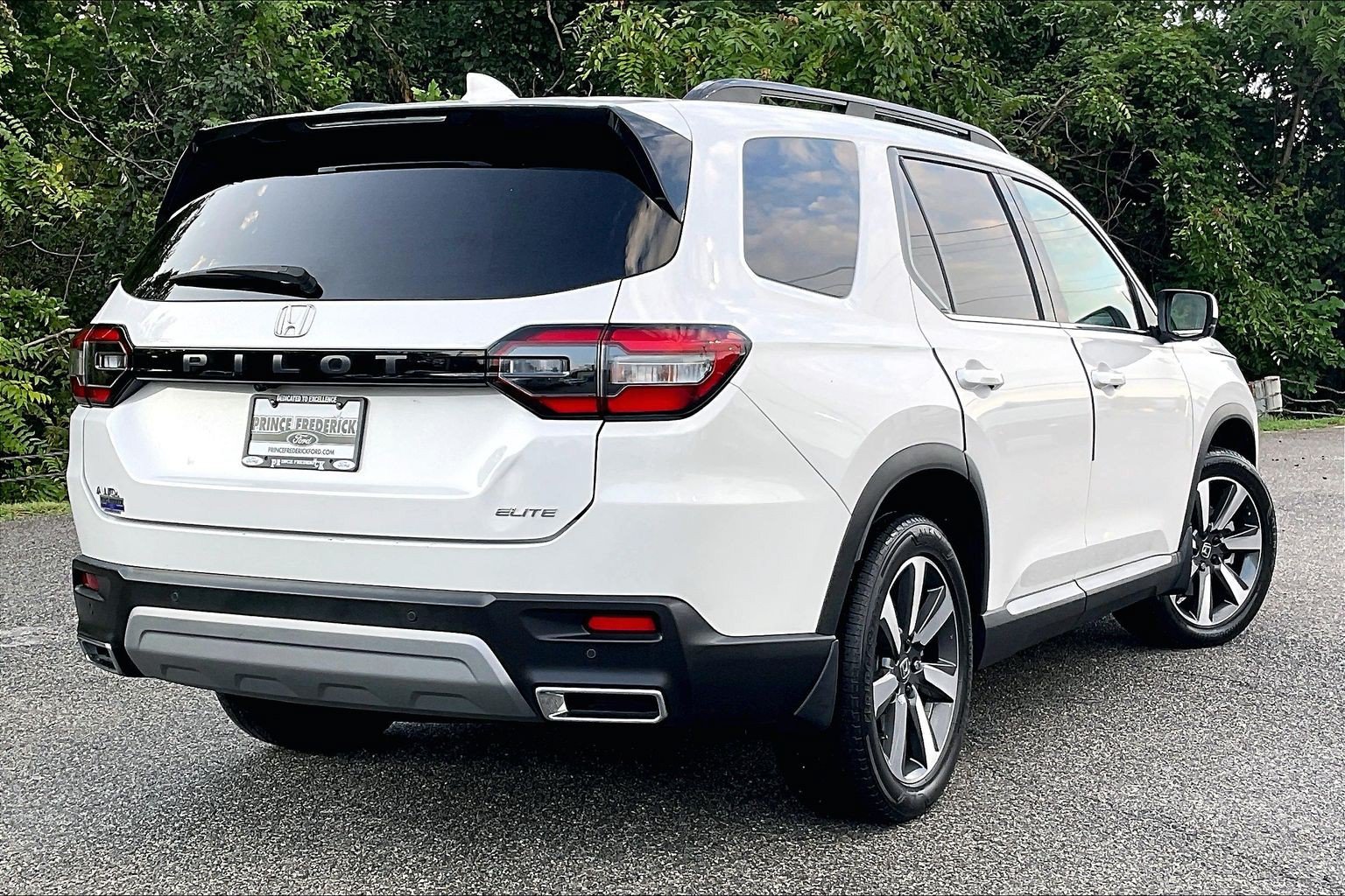 Used 2023 Honda Pilot Elite image 13