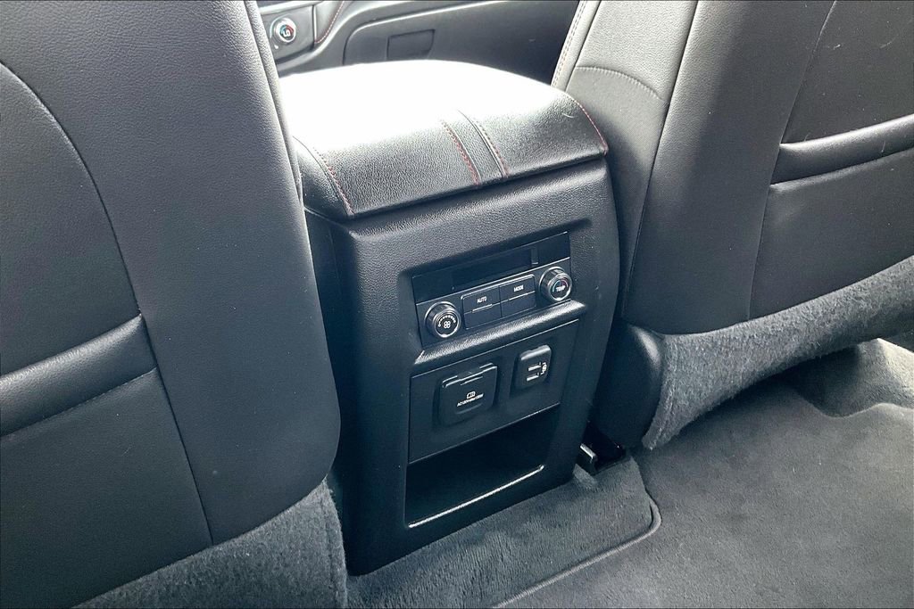 Used 2022 Chevrolet Traverse RS FWD image 34