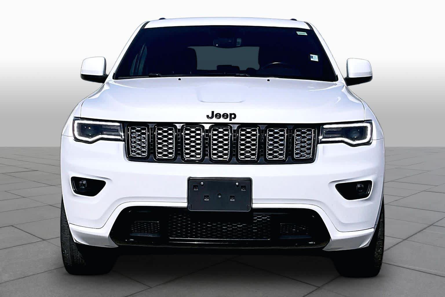 Used 2020 Jeep Grand Cherokee Altitude AWD/4WD image 4
