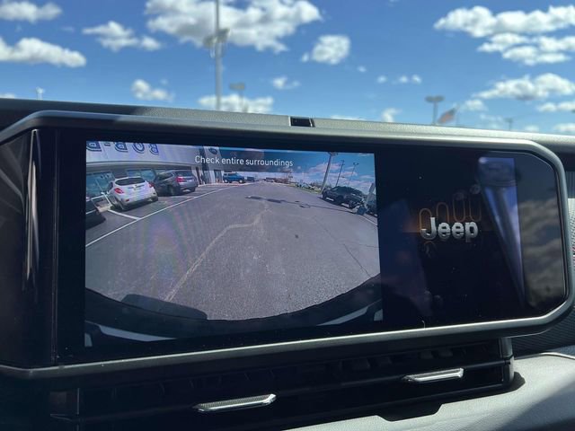 Used 2025 Jeep Wrangler Rubicon w/ Convenience Group image 20