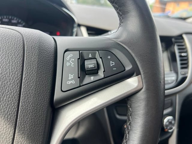 Used 2019 Chevrolet Trax LT w/ Sun & Sound Package FWD image 11
