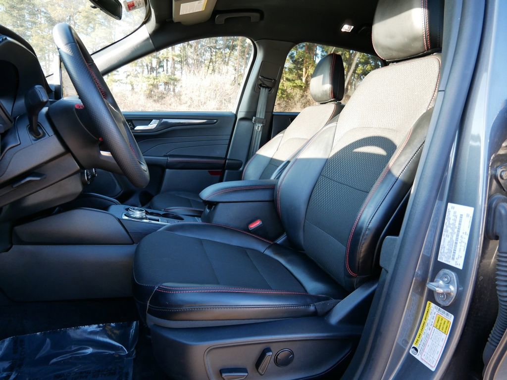 Certified 2025 Ford Escape ST-Line AWD/4WD image 14