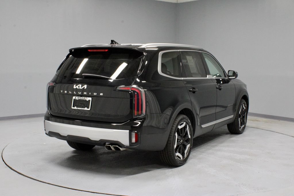 Used 2024 Kia Telluride EX w/ EX Captain's Chair Package FWD image 11