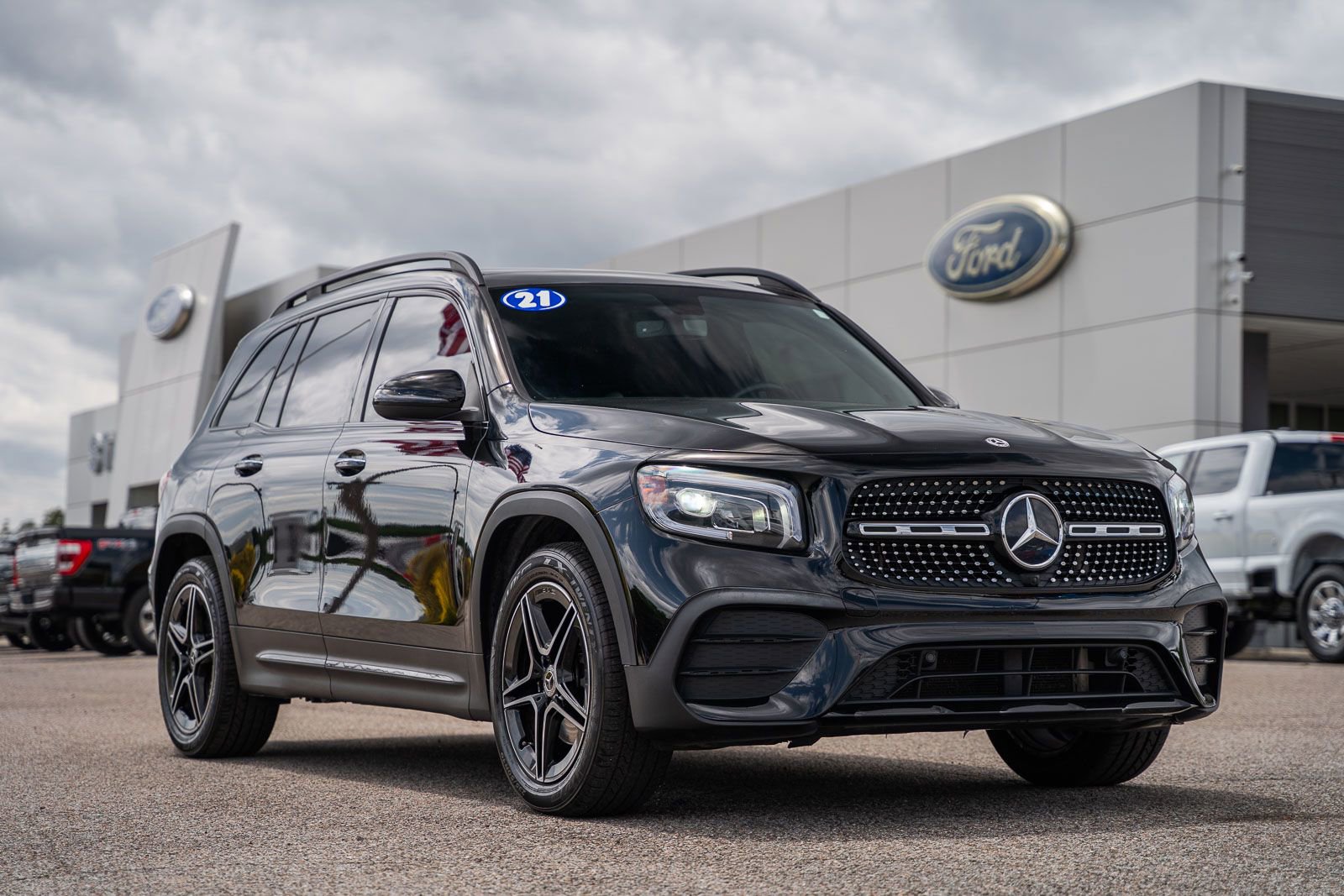 Used 2021 Mercedes-Benz GLB 250 4MATIC w/ AMG Line image 1