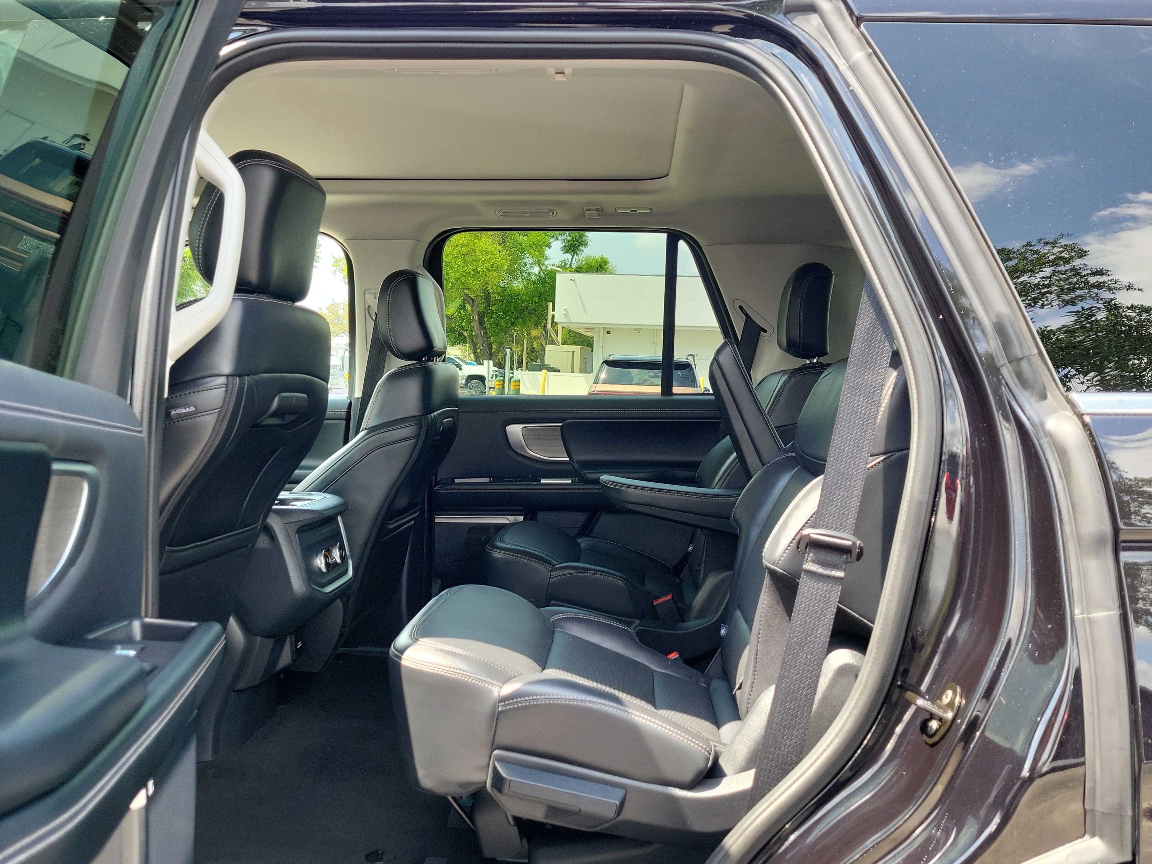 Certified 2025 Ford Expedition Platinum image 13