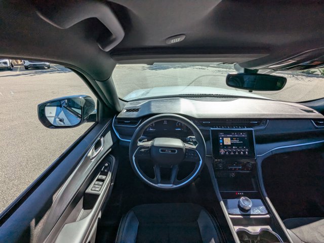 Used 2023 Jeep Grand Cherokee Altitude image 33