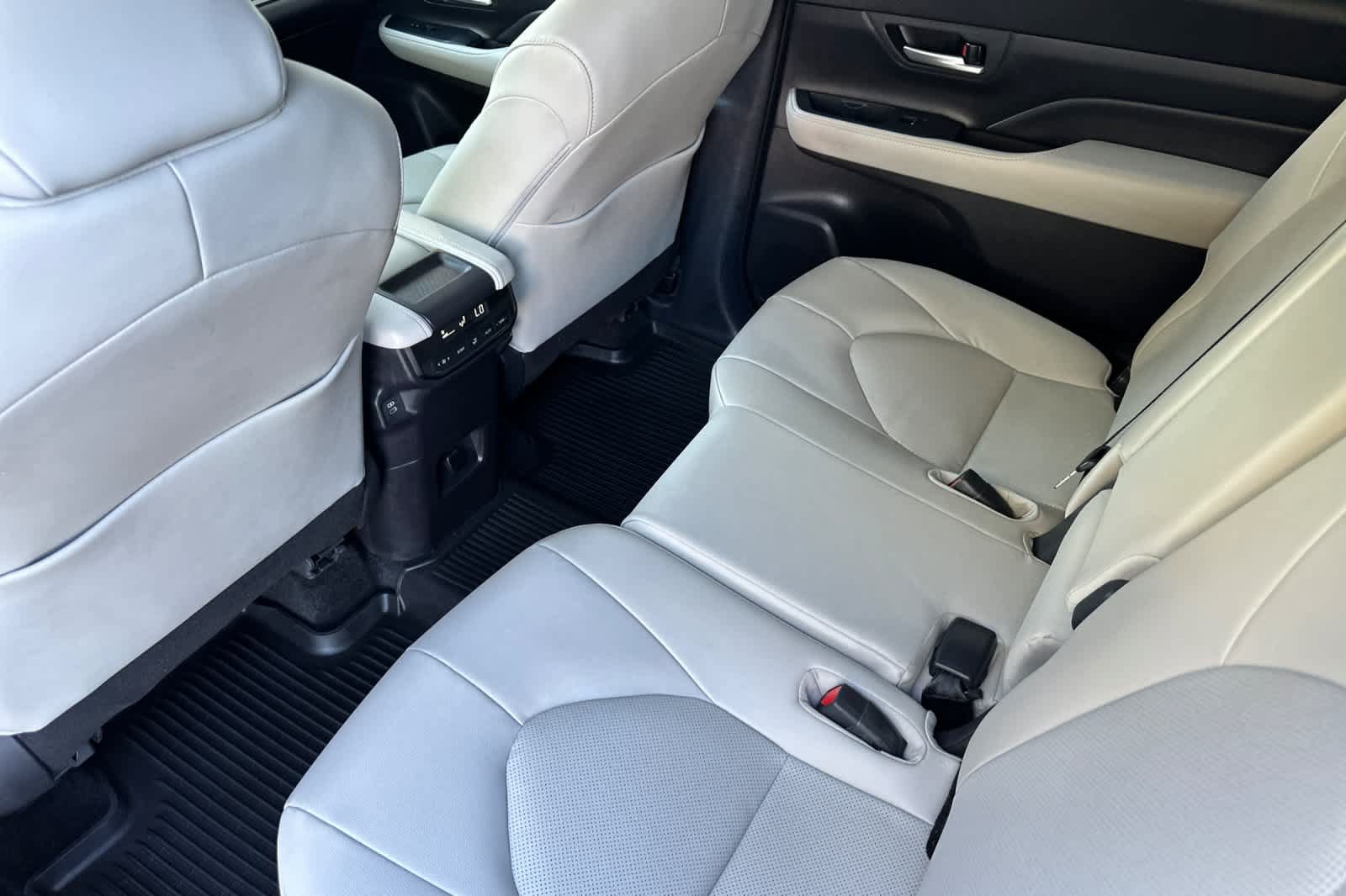 Used 2024 Toyota Grand Highlander AWD Hybrid image 4