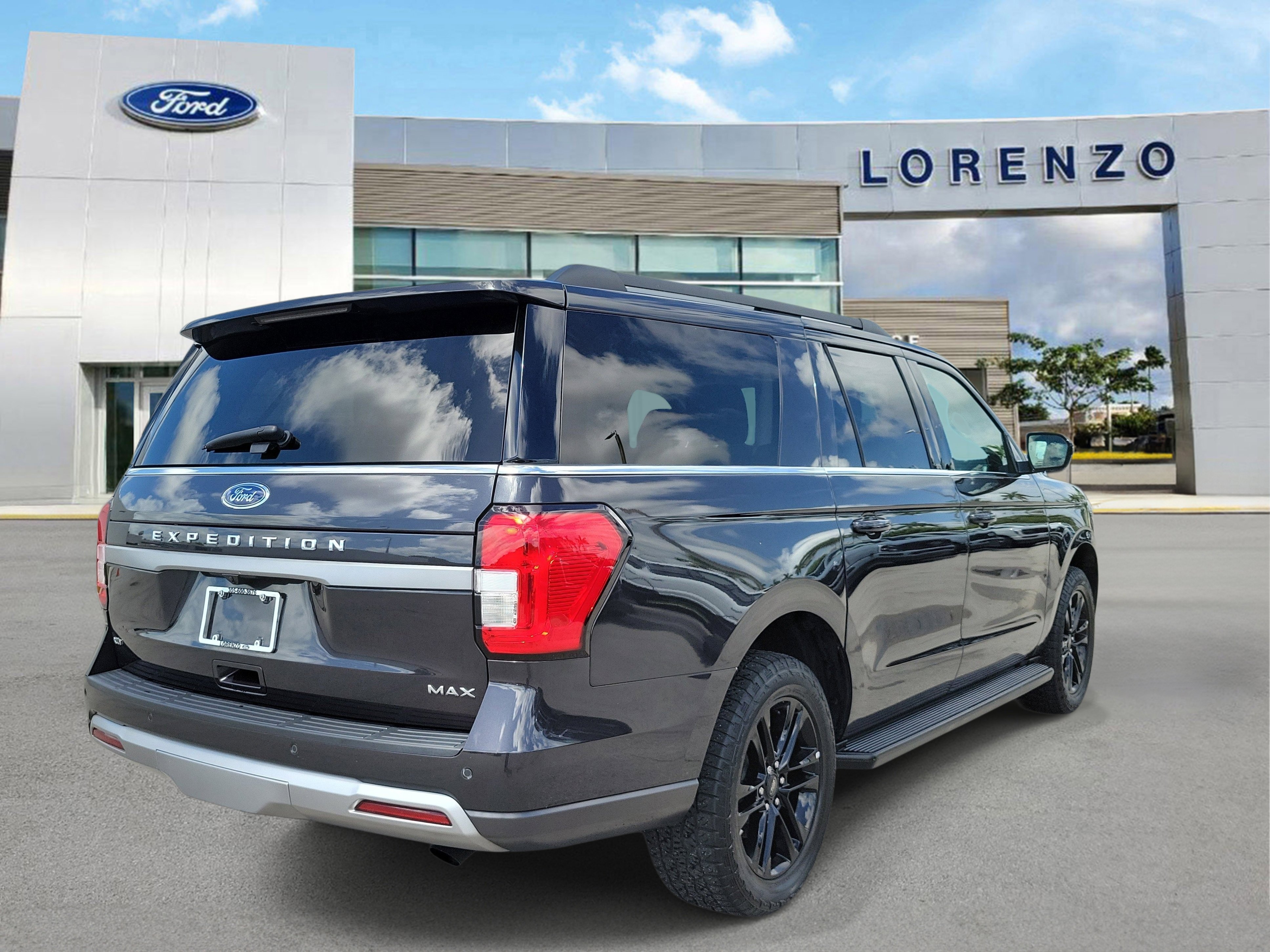 Certified 2024 Ford Expedition Max XLT RWD image 5