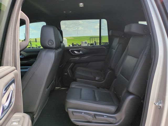 Used 2021 Chevrolet Suburban LT RWD image 16
