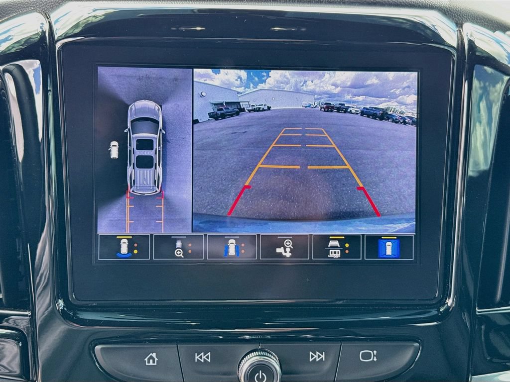 Used 2023 Chevrolet Traverse RS FWD image 14