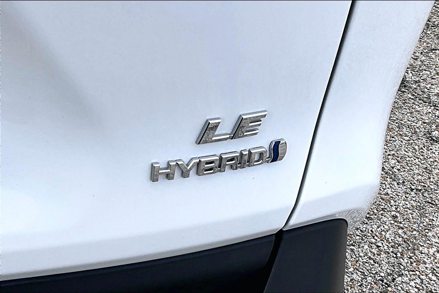 Used 2024 Toyota RAV4 LE AWD/4WD image 8