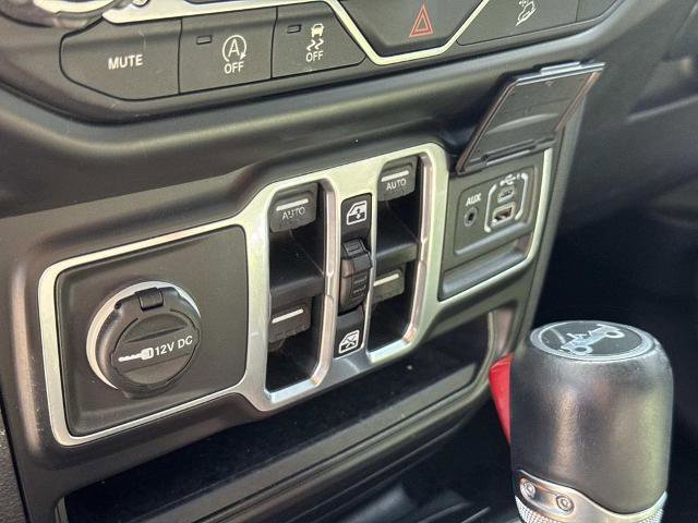 Used 2018 Jeep Wrangler Unlimited Sahara AWD/4WD image 18