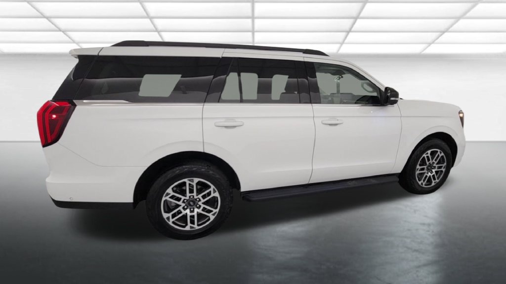 Certified 2025 Ford Expedition Active AWD/4WD image 9
