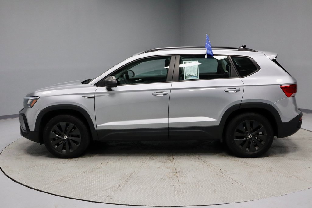 Used 2022 Volkswagen Taos S image 2