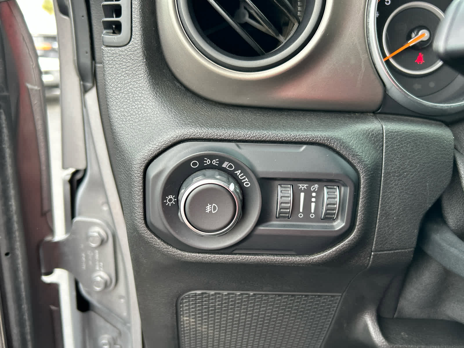 Used 2019 Jeep Wrangler Sport image 26