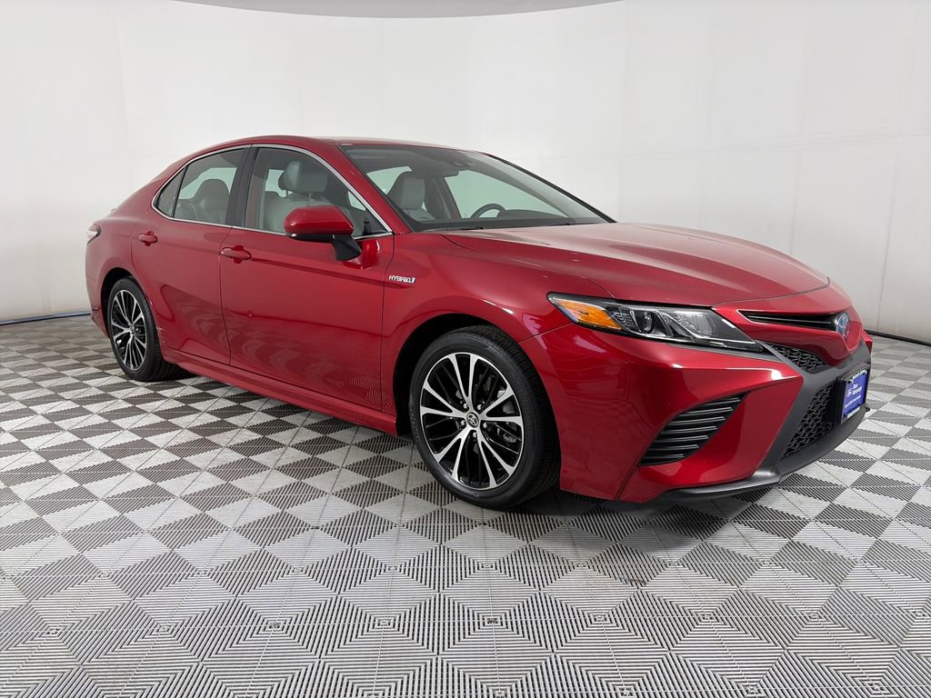 Used 2020 Toyota Camry SE w/ Carpet Mat Package FWD image 1