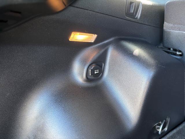 Used 2021 Jeep Cherokee Latitude FWD image 36