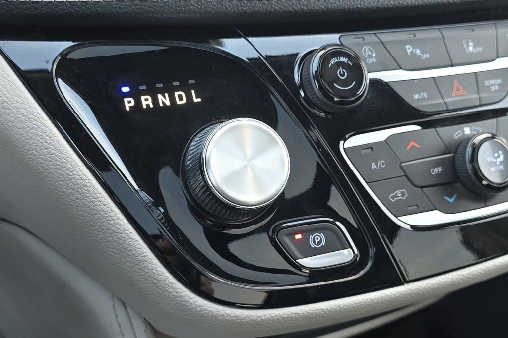Used 2023 Chrysler Pacifica Limited FWD image 22