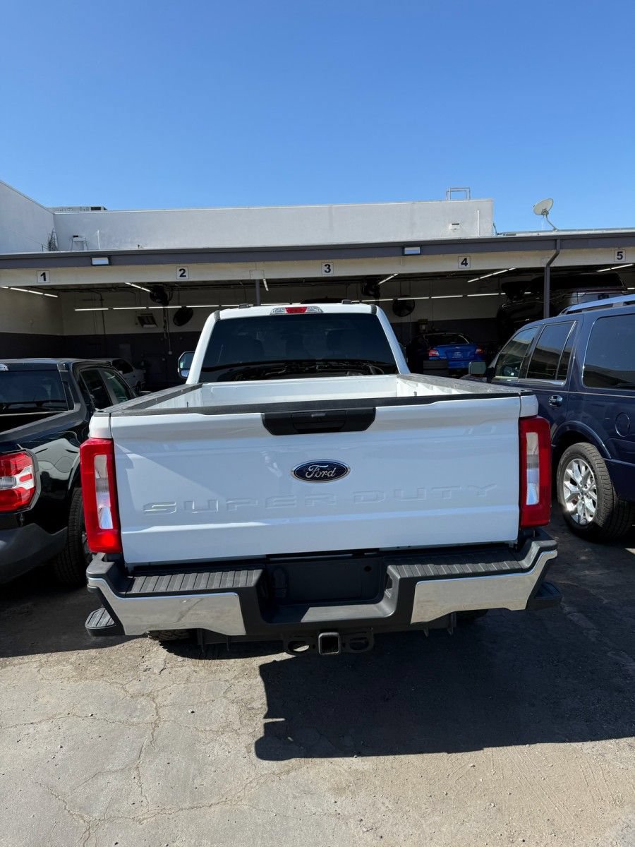 Certified 2025 Ford Transit 350 XLT RWD image 5
