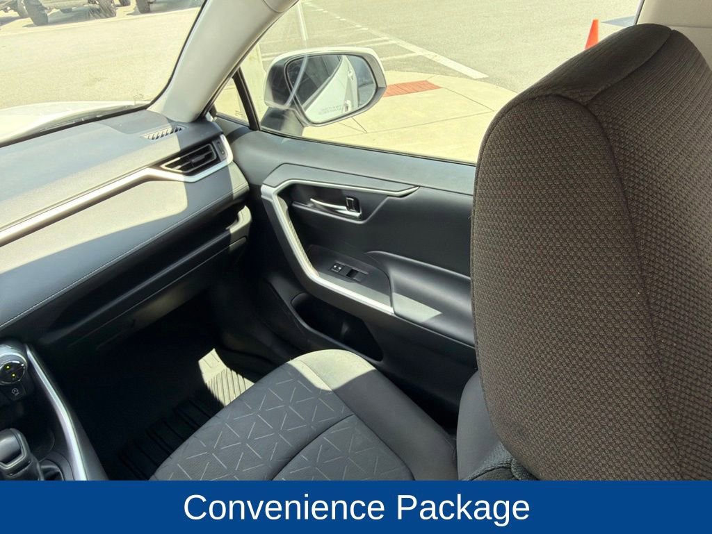 Used 2021 Toyota RAV4 XLE w/ Convenience Package FWD image 18