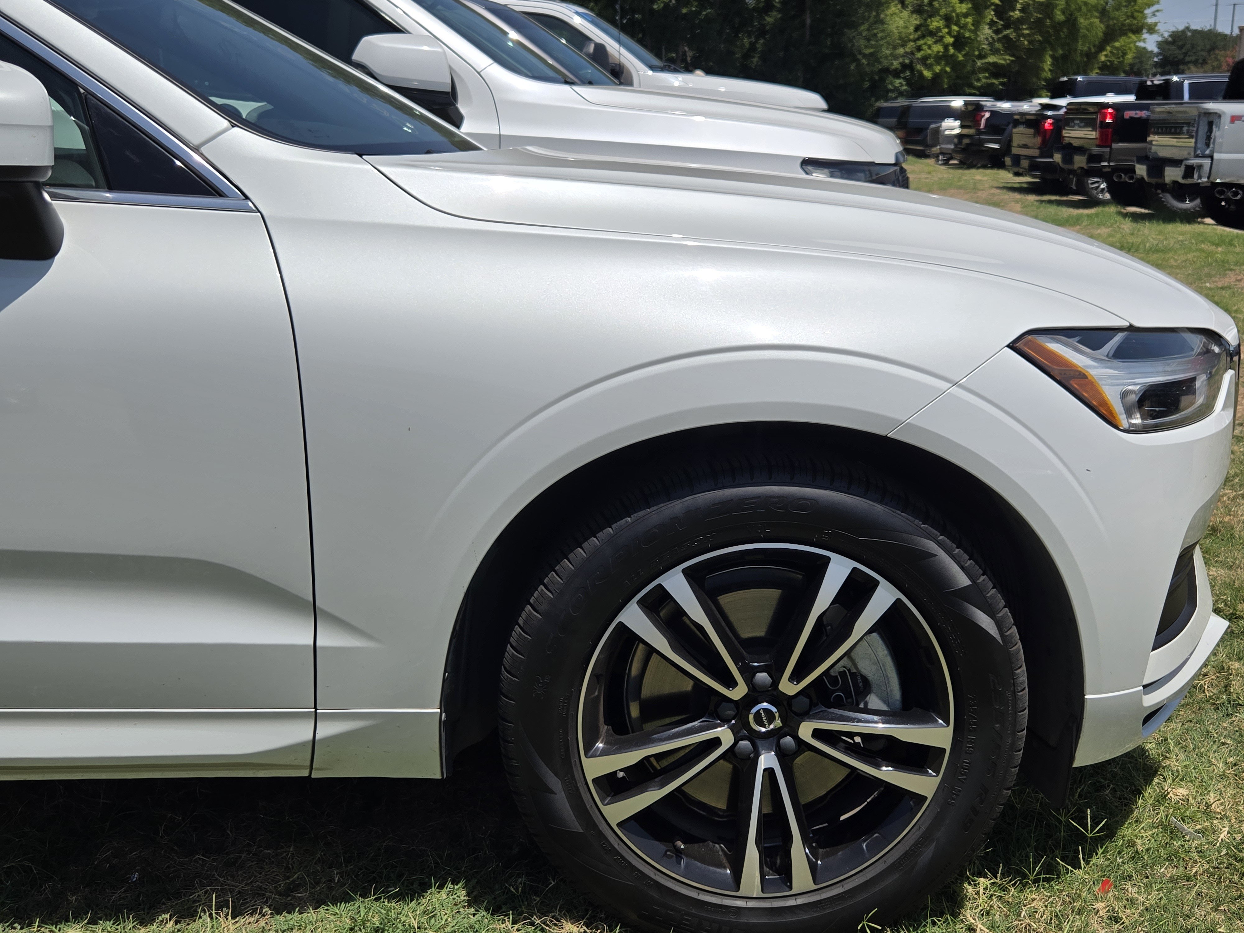 Used 2020 Volvo XC60 T6 Momentum AWD/4WD image 8