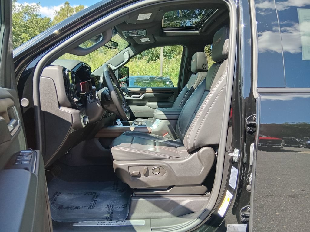 Used 2024 Chevrolet Silverado 2500 High Country w/ Midnight Edition AWD/4WD image 17