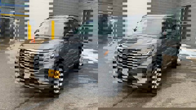 Certified 2025 Ford Explorer Active image 5