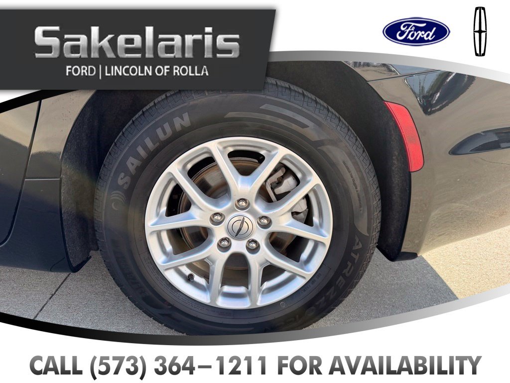Used 2025 Chrysler Pacifica Select FWD image 9