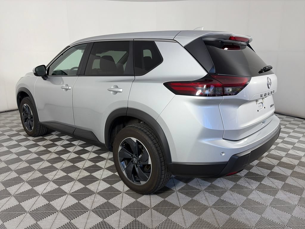 Used 2024 Nissan Rogue SV AWD/4WD image 5