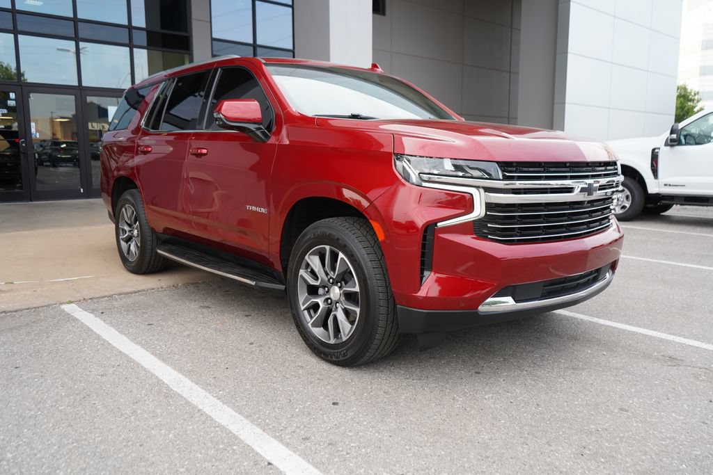 Used 2022 Chevrolet Tahoe LT w/ Luxury Package AWD/4WD image 2