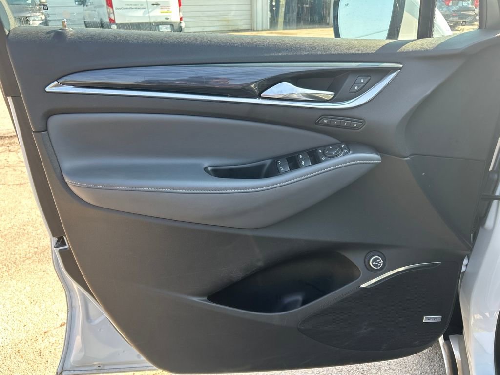 Used 2024 Buick Enclave Premium image 18