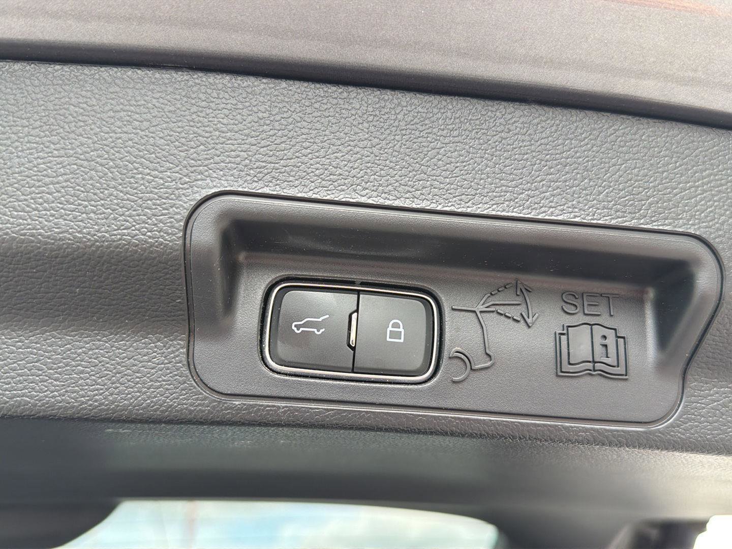 Certified 2023 Ford Explorer XLT RWD image 35