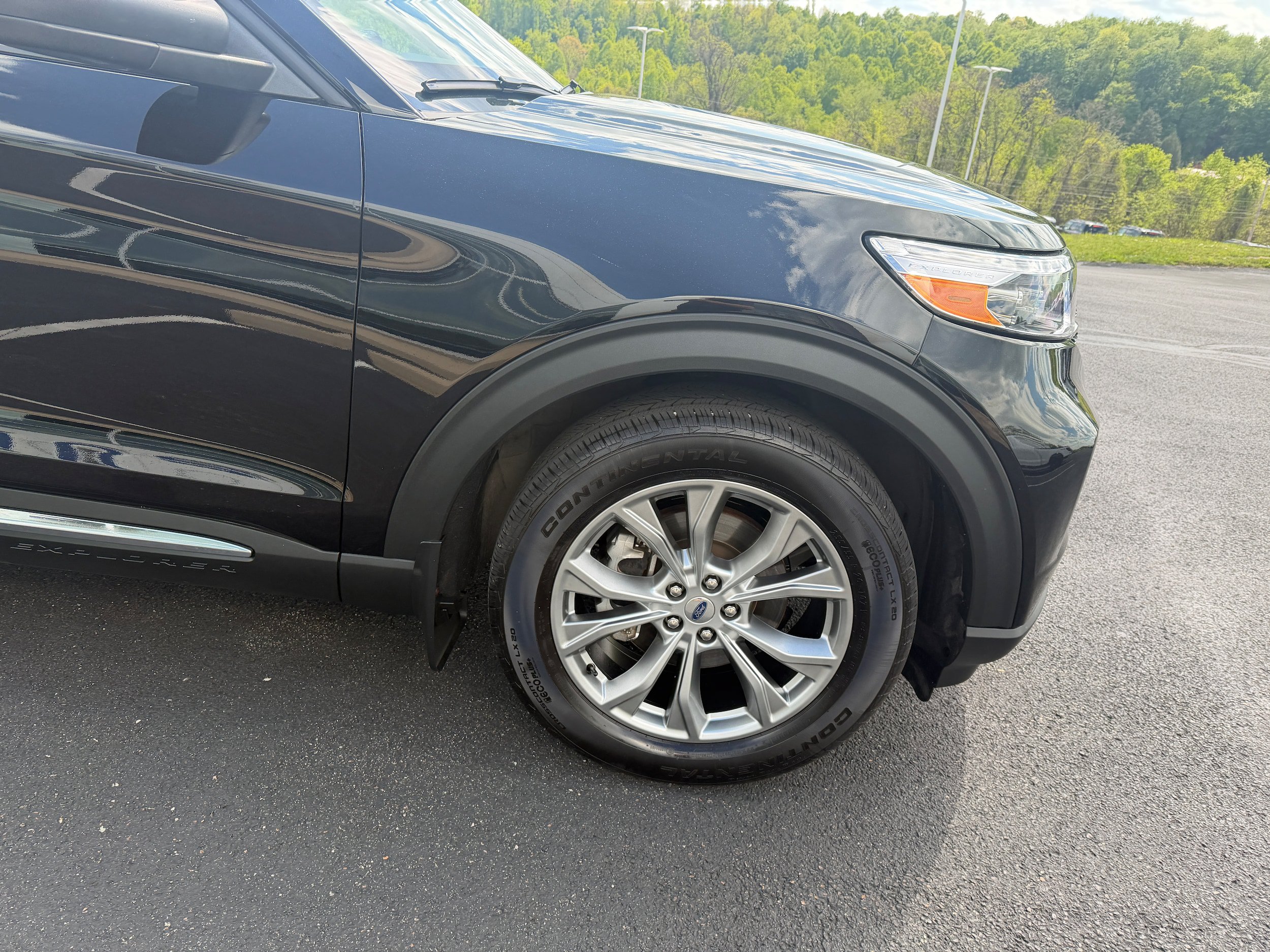 Certified 2021 Ford Explorer XLT w/ Equipment Group 202A AWD/4WD image 11