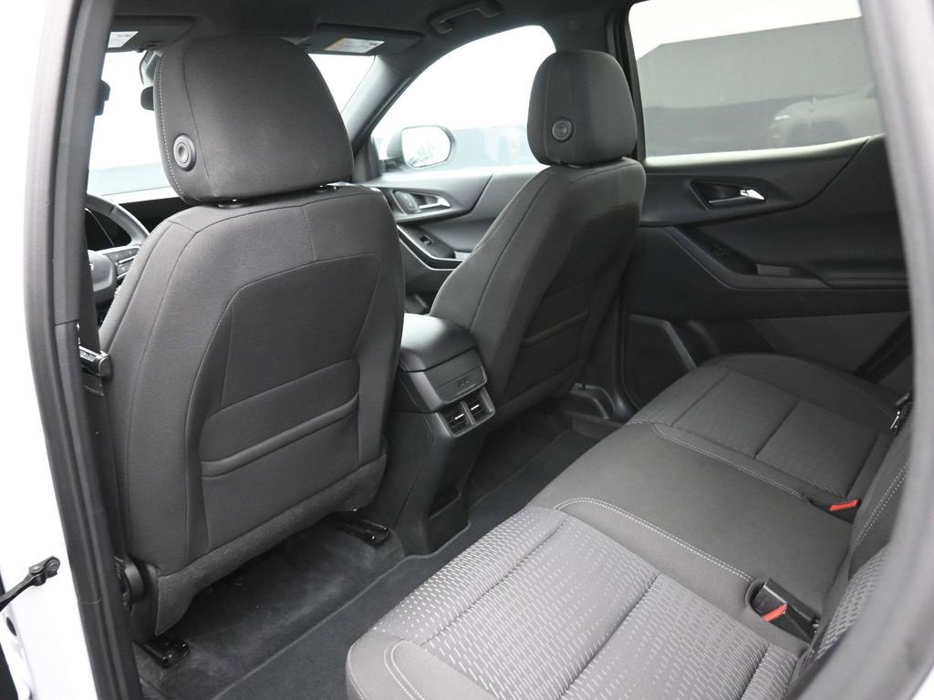 Used 2025 Chevrolet Equinox LT image 2